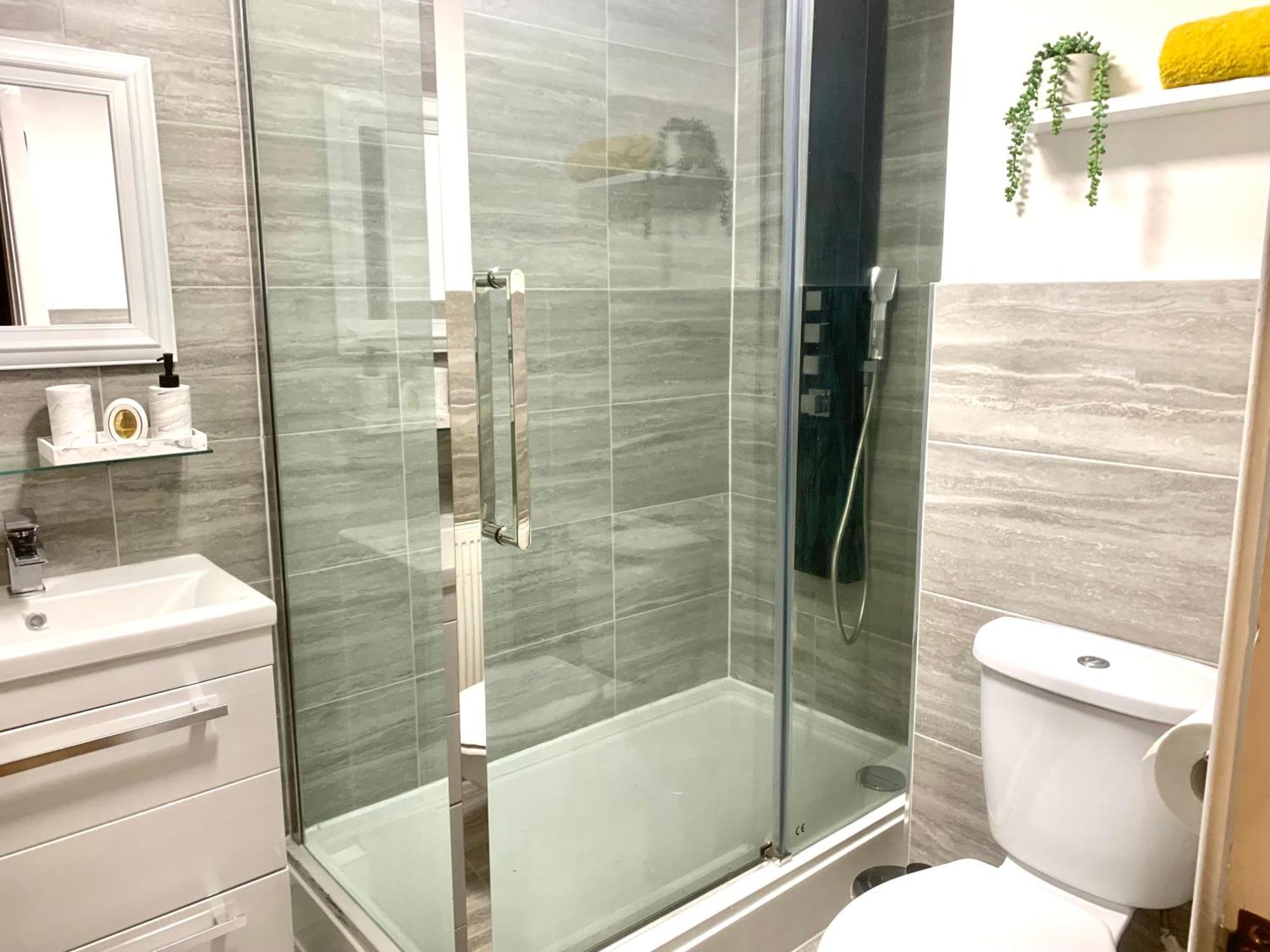 Large Stylish 3 Bedroom City Centre Apartment Free Secure Parking Ливърпул Екстериор снимка